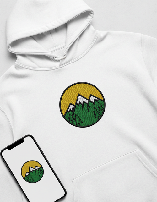 Balts Hoodie ar pielāgotu izšuvumu